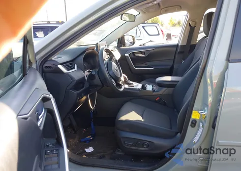 2021 Toyota Rav4 Xle z USA, uszkodzony, nr VIN 2T3W1RFV8MW115753